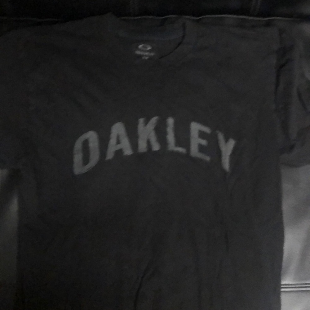 Oakley - Picture 2 of 6